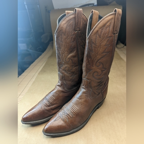 Dan Post Other - Dan Post men's sz 9.5D brown leather classic Western cowboy boots . Toe sole tip
